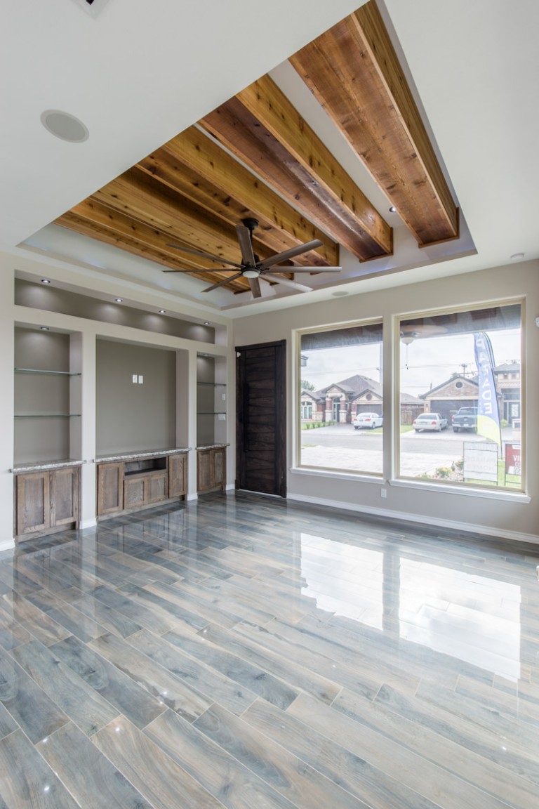 Villanueva Construction A Winner in Amenities, Efficiency—and Price! RGV New Homes